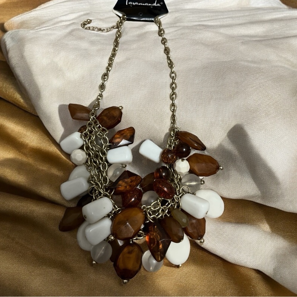🤎Beautiful Necklace Browns and Whites